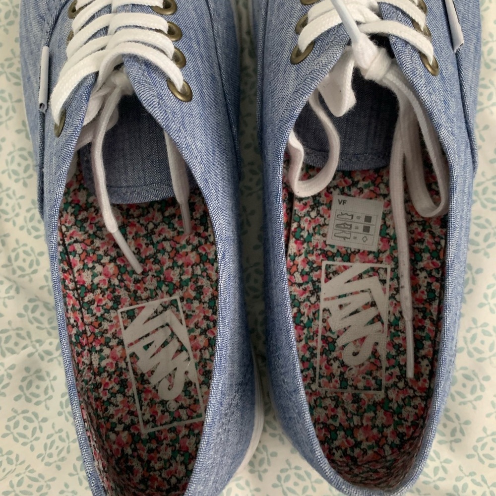 Vans - Picture 7 of 7